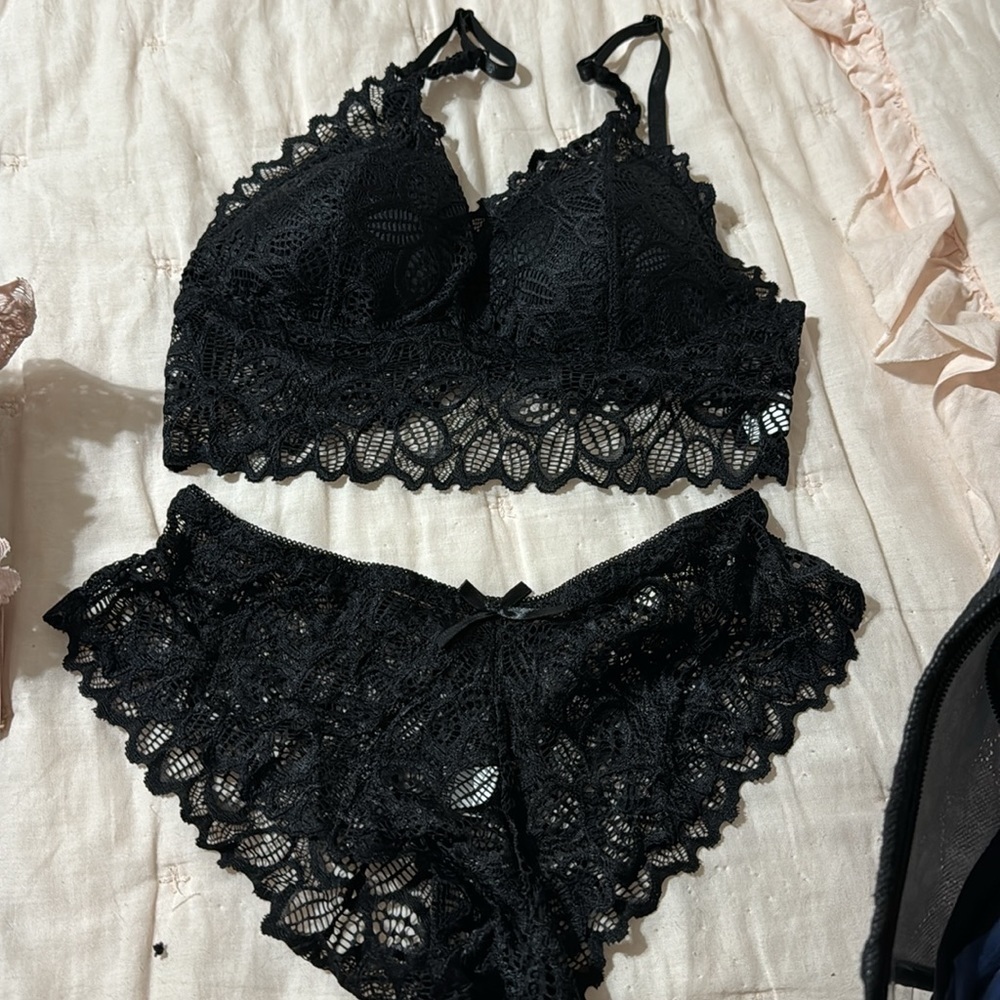 Bra and pant set - Picture 7 of 7